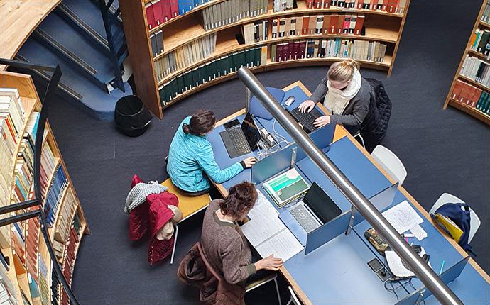 Bibliothèque Robert Étienne - rez-de-chaussée, espace central