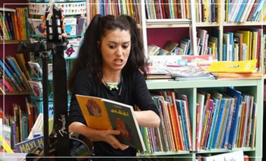 Photographie de l'artiste à l'occasion d'un spectacle