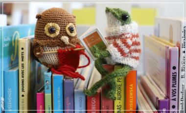 Photo de personnages en tricot